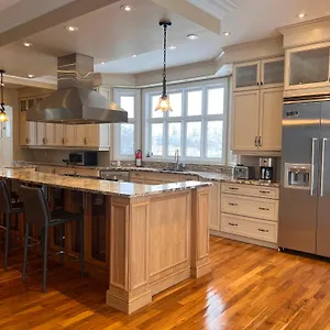 Manotick Villa